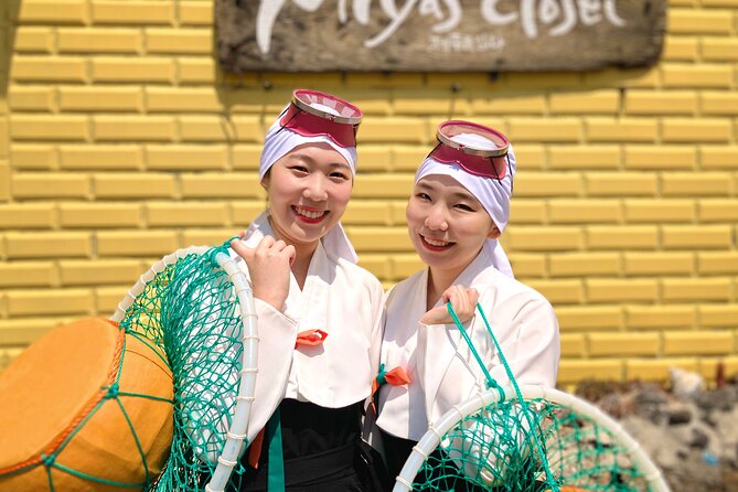 [Jeju] Private Photoshoot with Traditional pearl diver Haenyeo Costume - The two-minute walk to Yongdam Coastal Road