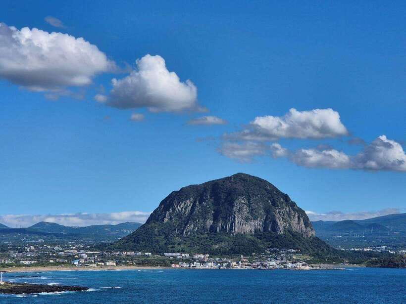 Jeju: Private Tour with an English Guide and a Vehicle - South Jeju: waterfalls, cliffs, and market food