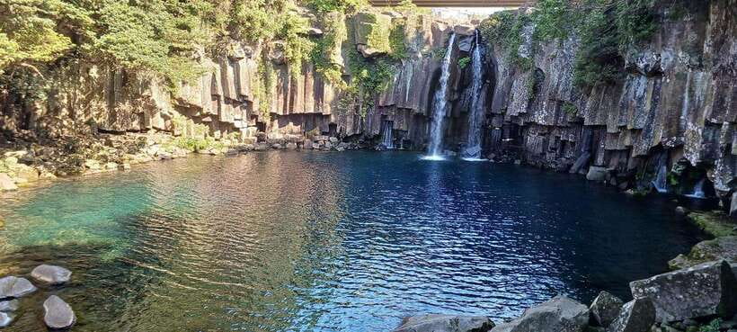 Jeju: Private Tour with an English Guide and a Vehicle - Accessibility, walking, and extra costs