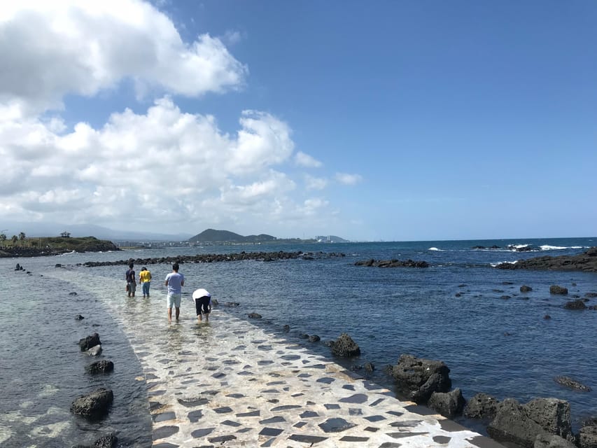 Jeju: West of Jeju Island Bus Tour from Seogwipo City - Hyeopjae and Geumneung deliver the beach scenery