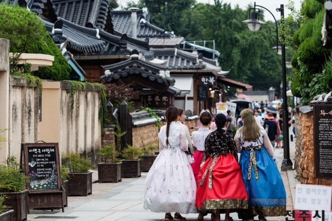 Jeonju Hanok Village Tour - The small group and guide can shape the day