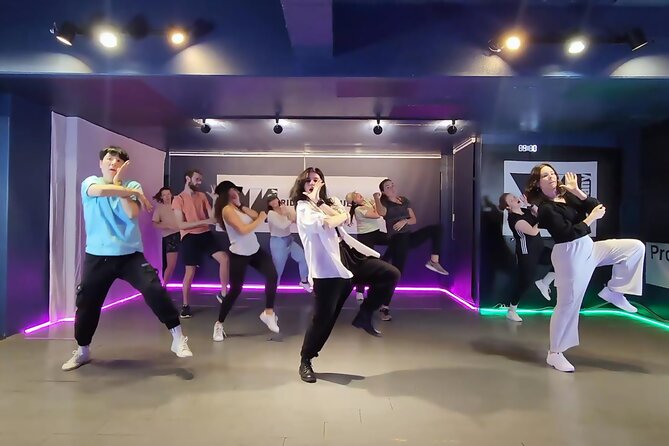 K-pop Dance Class in Seoul (Incl. video shooting & editing) - The final minutes: practice, water, and a little social time