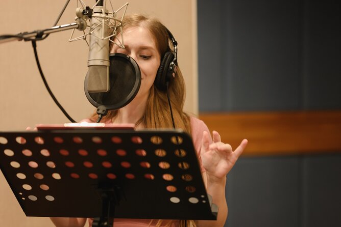 K-Pop Making Class with a Producer! - English interpretation and the studio staff