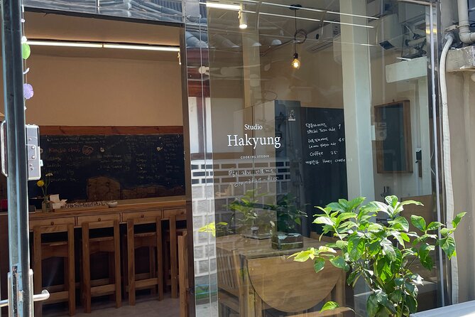 Kimchi class with Chef Hakyung near Gyeongbokgung place - Who should book this experience