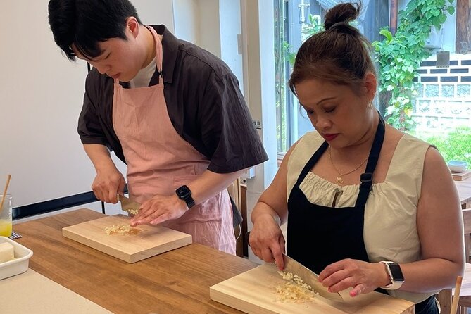 Kimchi class with Chef Hakyung near Gyeongbokgung place - Meeting Chef Hakyung at 66-1 Jahamun-ro