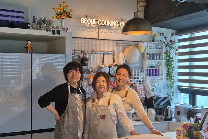 Korea Cooking Class with 3 stars Michelin Chef & Content creators - Four Small Groups Start Cooking