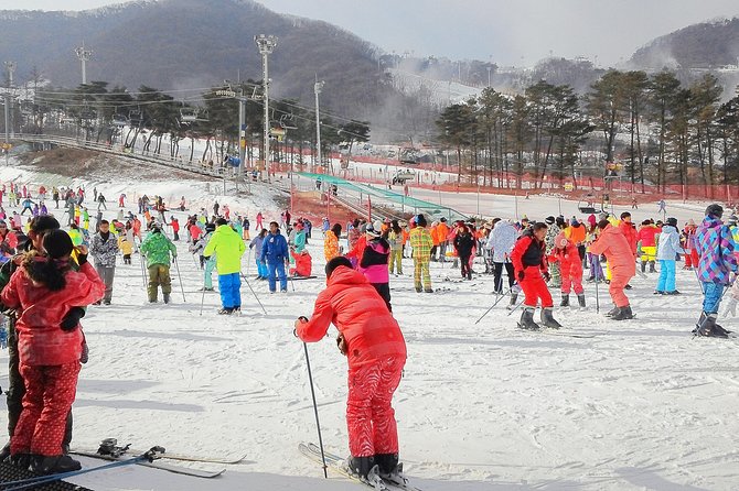 Korea Ski Tour from Seoul - Jisan Resort with Isaac Toast - What happens at the Jisan entrance