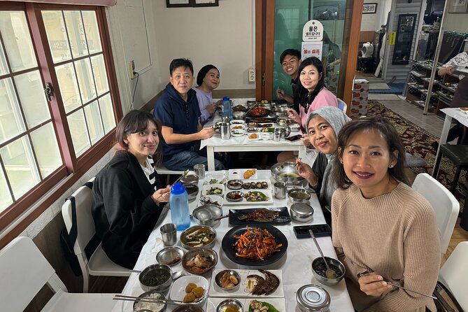 Korean BBQ with People in Busan - The social side, from food games to conversation