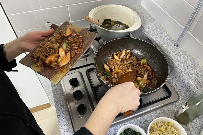 Korean Cooking Class in Seoul with a Professional Chef - Meeting Na Young and getting settled