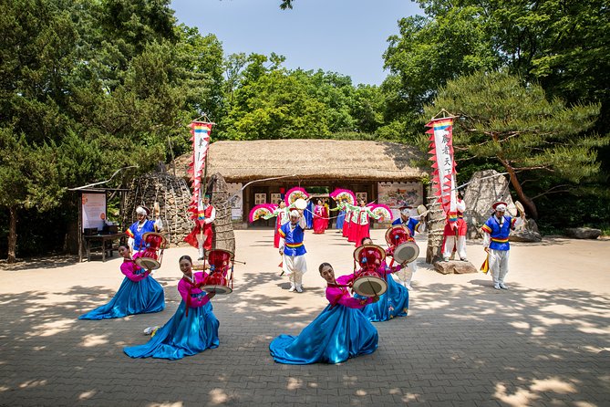 Korean Folk Village Private Tour - Food choices, including a halal-certified restaurant
