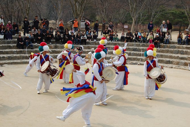 Korean Heritage Tour: Palaces and Villages of Seoul Including Gyeongbokgung Palace - Guides, group size, and the language factor