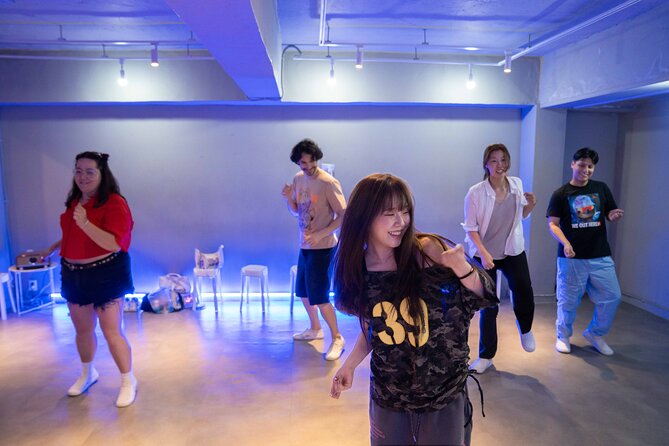 Kpop Dance Class in Seoul for Beginners and Fans - Learning the routine one section at a time
