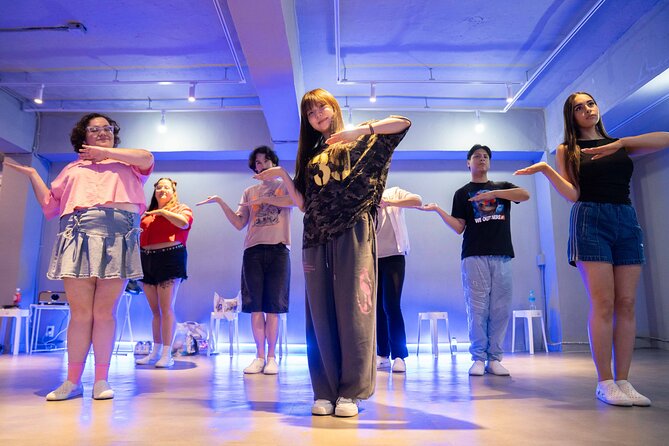 Kpop Dance Class in Seoul for Beginners and Fans - Completing the full dance together