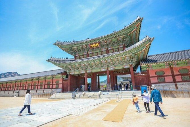 Layover & Stopover in Seoul/private Tour - Gyeongbokgung Palace gives the tour its historical center