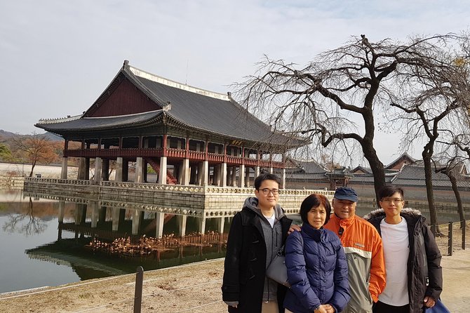 Layover Tour for essential Seoul City & Gourmet tour(Incl. Lunch) - Bukchon Hanok Village and Baek In-je’s House