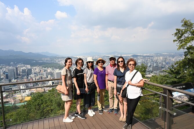 Layover Tour from Incheon Airport to Seoul with a Tour Specialist - The Blue House and a presidential landmark