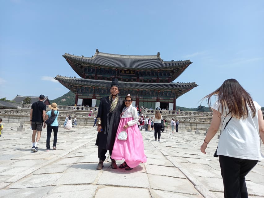 Layover tour to Gyeongbokgung-Folk Museum-Bukchon-Insadong - Insadong and Jogyesa Buddhist Temple