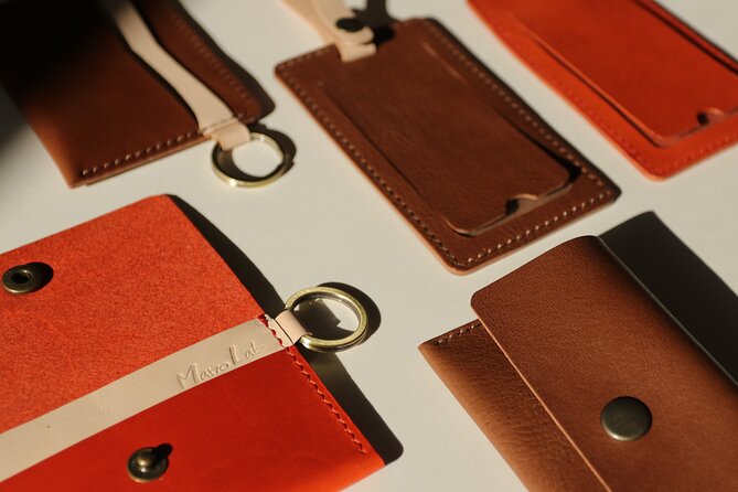 Leather Products Workshop in Seoul - Choosing between a cardholder, wallet, or passport holder