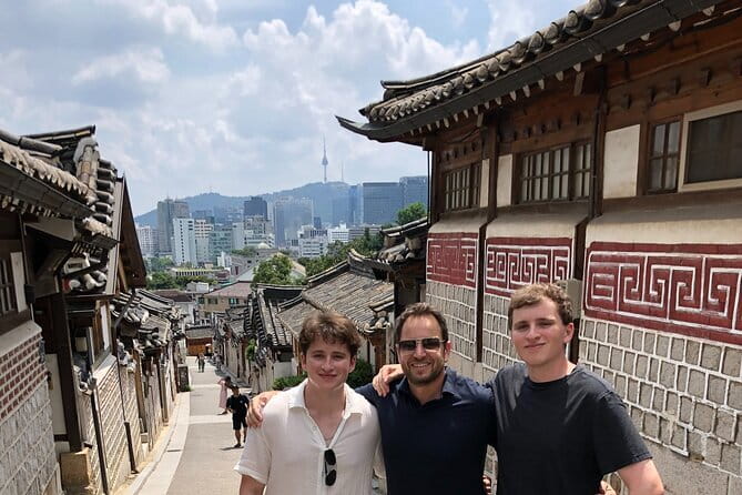 Lee’s Private 4-hour Customized Seoul Tour - Jogyesa Temple and Seoul’s religious side