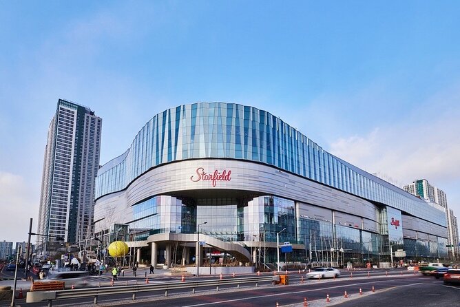 Lovely Runner Suwon Filming location tour - Starfield Suwon Library and its book tower