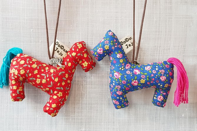 Making Jeju Pony Doll at Peaceful Seaside cafe - Arriving at Doldam B&B in Daepyeongri