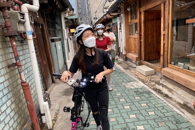 Market Food Tour & Evening E-bike Ride in Seoul - Changdeokgung and the old city’s smaller streets