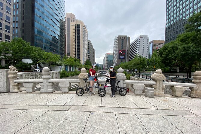 Market Food Tour & Evening E-bike Ride in Seoul - Sunset near the Blue House and Seoul’s city lights