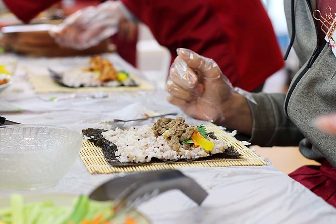 Master Korean traditional cooking with a Kimchi chef - Choosing the right menu day
