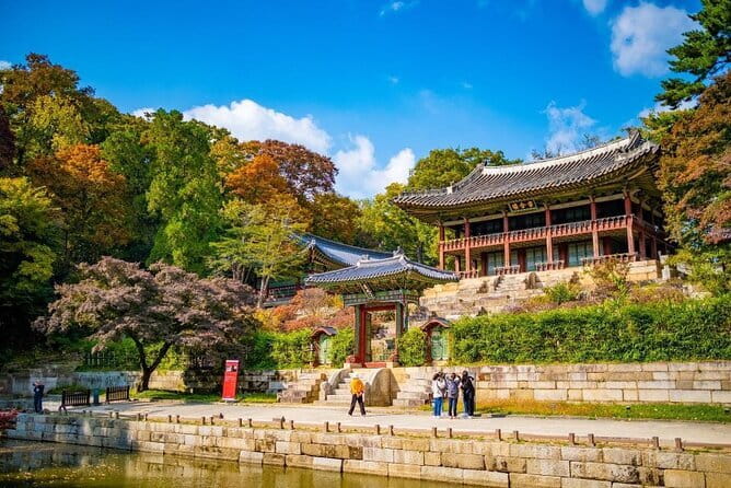 Max Out Seoul: Must Visit City Highlights Panoramic Day Tour - Seongsu-dong, coffee shops, and the creative economy