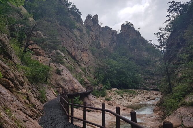 Mt. Seoraksan National Park Scenic Journey - Walking to Shinheungsa Temple