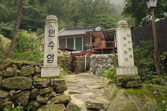 Multi Pitch Climbing on Bukhan Mountain Seoul - Reaching Insubong from Bukhansan-ui Station