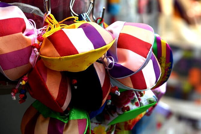 One day Essential Seoul City Tour with English or Spanish - Starting at Gwanghwamun Square at 9:00 a.m.