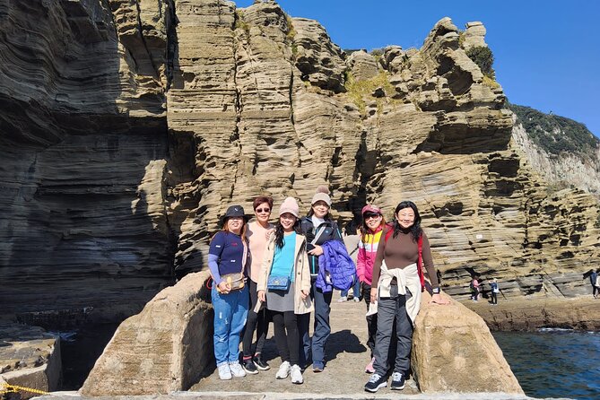 Package tour of All areas of Jeju Island-(East &South &West) - Sinchang offers windmills and open water
