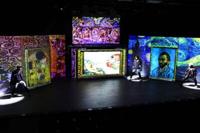 Painters Show in Gwanghwamun Theater (nearby Seodaemun station)