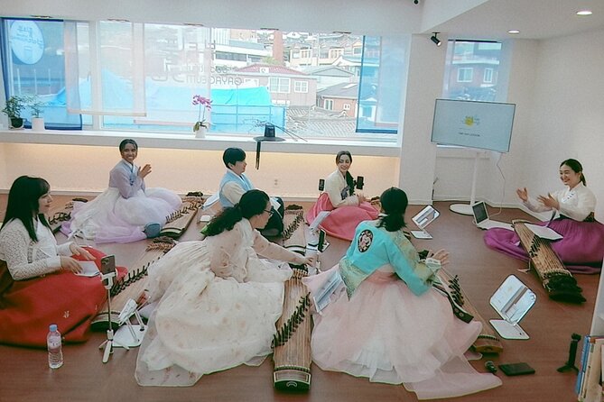 Play Gayageum in Hanbok Cultural Experience in Bukchon - What the 80-minute format feels like