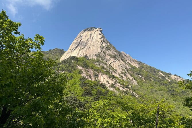 Private Bukhansan Peak Hiking Tour (Baegundae Summit) - The small temple with two monks