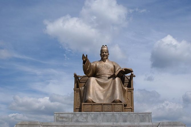 Private City Kickstart Tour: Seoul - The meeting point deserves extra care