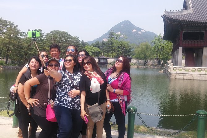 Private day tour Korea(Seoul trip) with Professional Photographer - Route one: palaces, markets, museums, and old Seoul