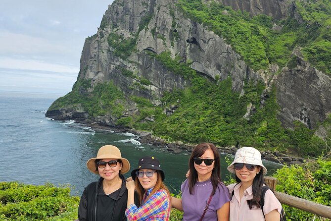 Private Day tour on the fantasy island for CRUISE customers - Hamdeok Beach and Jeju’s emerald coast