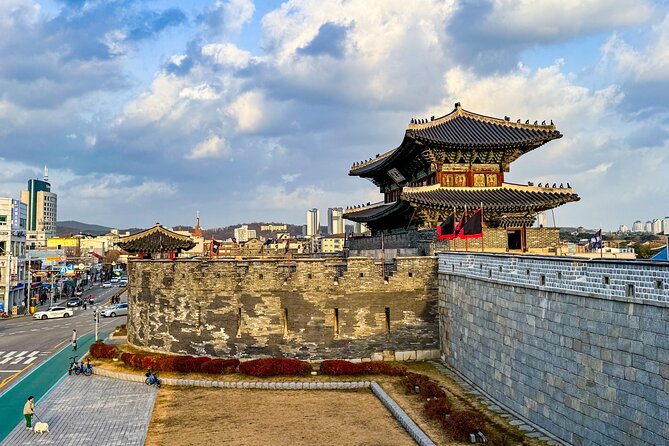 Private Day Trip to Korean Folk Village and Hwaseong Fortress - Guides Juno and Miae make the difference