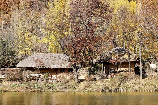 Private Day Trip to Korean Folk Village and Hwaseong Fortress - Three hours among old Korean homes