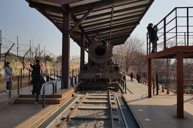Private DMZ Tour From Seoul - The guide makes the difference