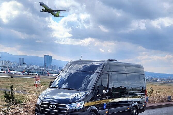 Private Jeju Airport Transfer : Jeju Airport to/from Jeju(~7 pax) - Communication is one of the best features