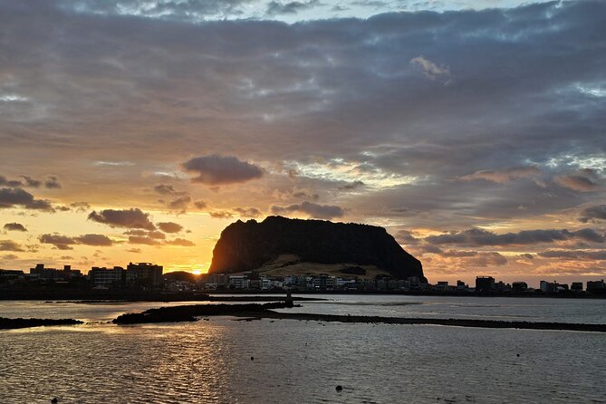 Private Jeju Geopark Gotjawal and Oreum Trekking Experience - A private vehicle changes the value of the day