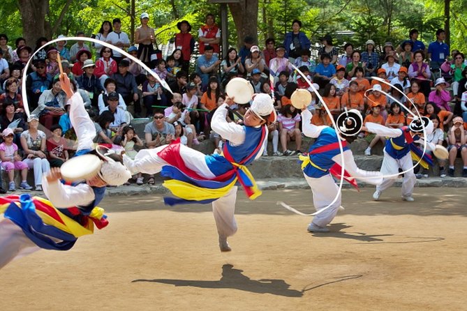 Private Korean Folk Village, Suwon Starfield Libarary&Hwaseong - A modern pause at Suwon Starfield Library