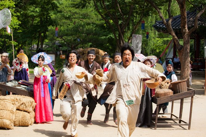 Private Korean Folk Village, Suwon Starfield Libarary&Hwaseong - Making pottery at Park Young Sook Yo Ceramics