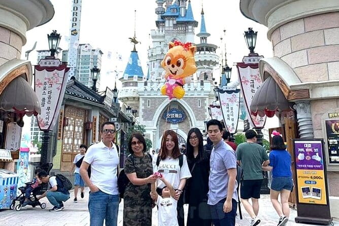 Private Lotte world 1 day pass + Round Transfer In Seoul - Why a private ride helps on a Lotte World day