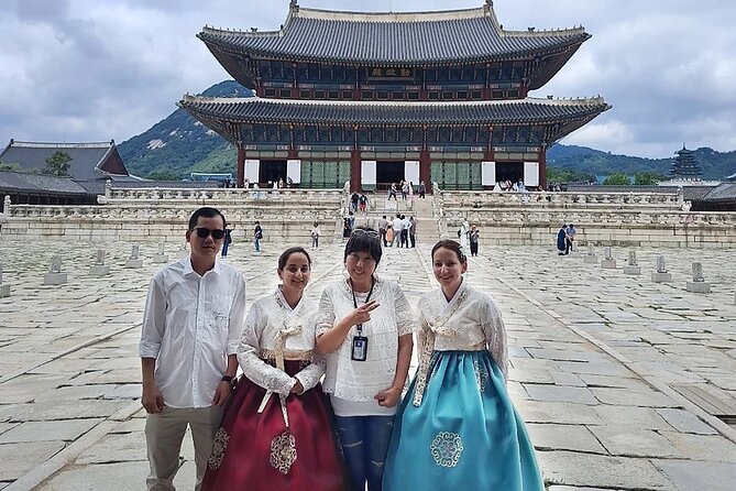 Private Seoul City Tour Palace, village, temple, market - A glimpse of the Blue House area