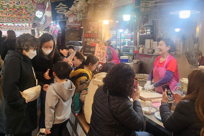 Private Seoul City Tour Palace, village, temple, market - Gyeongbokgung and the Joseon royal court