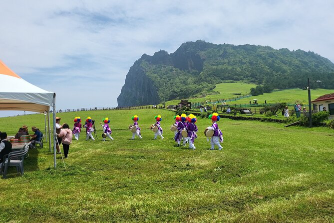 Private Tour in South and East in jeju island - Seongeup Folk Village and everyday Jeju traditions